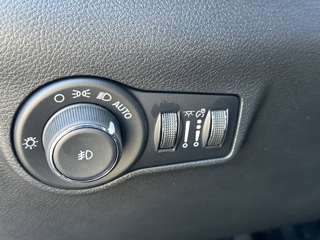 New 2026 Jeep Compass Limited w/ Sun, Sound & Navigation Group AWD/4WD image 21