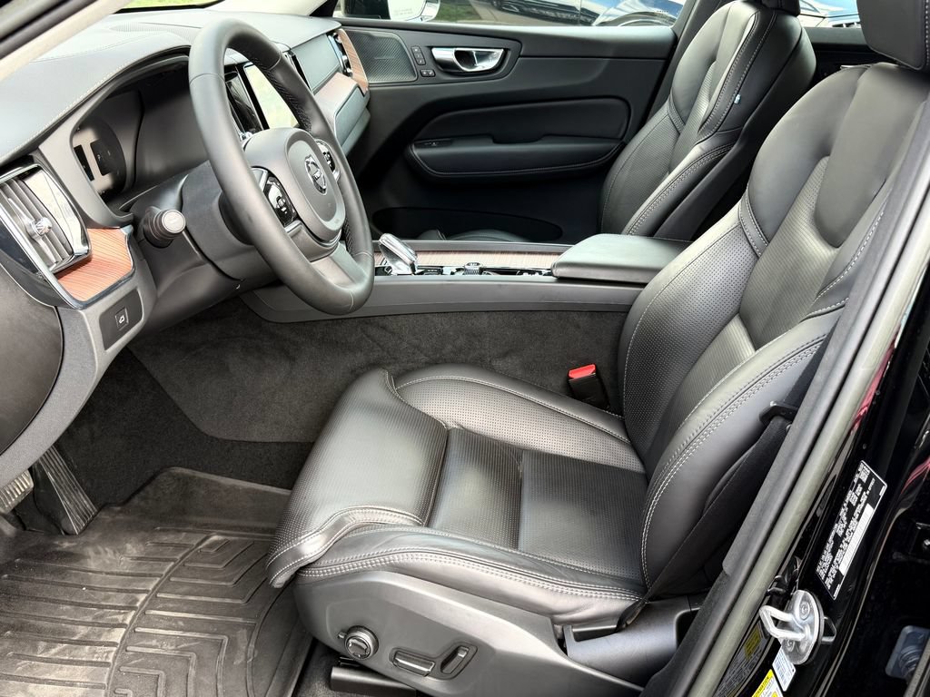 Certified 2023 Volvo XC60 B5 Ultimate w/ Climate Package AWD/4WD image 3