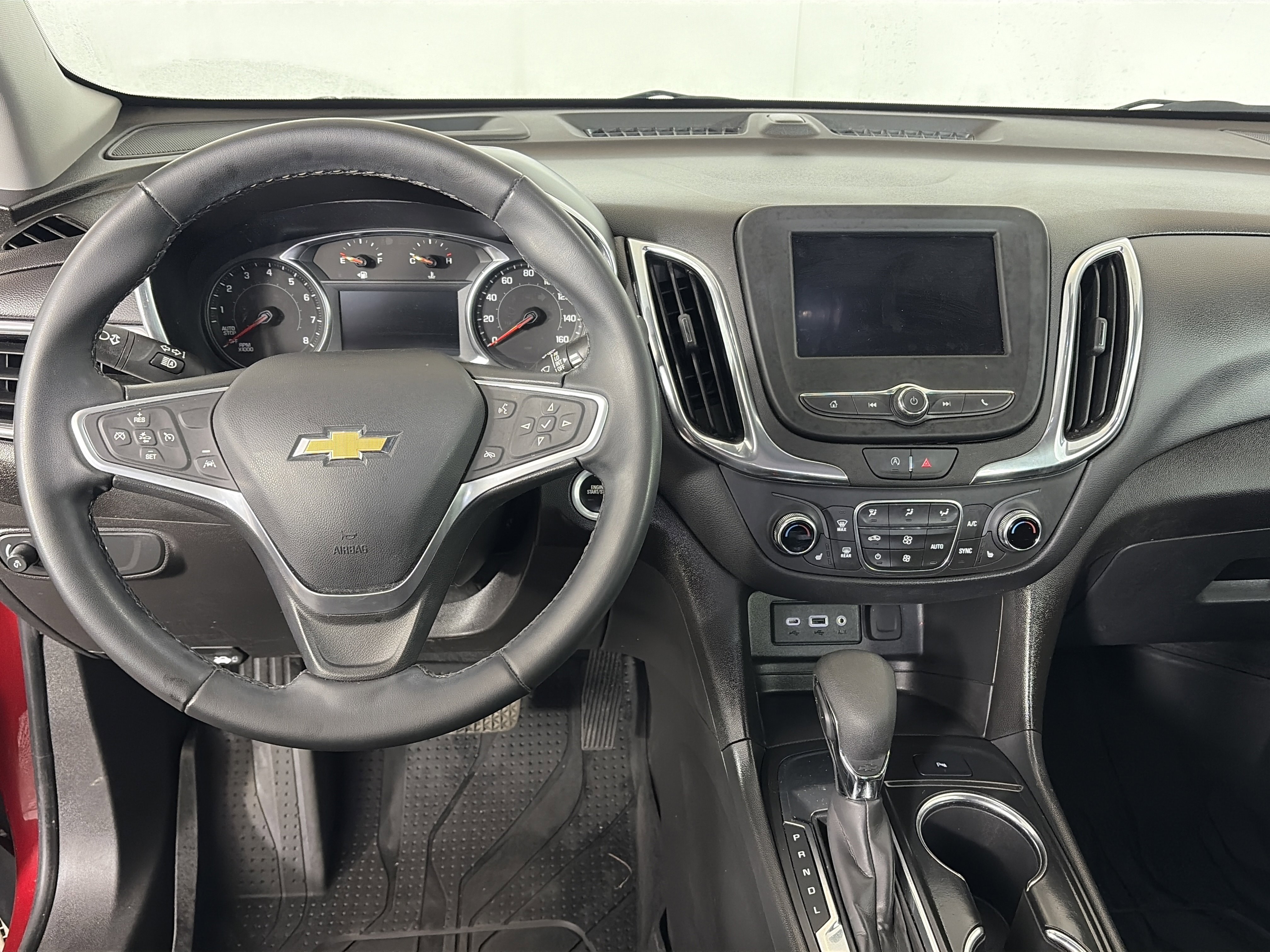 Used 2023 Chevrolet Equinox LT image 3