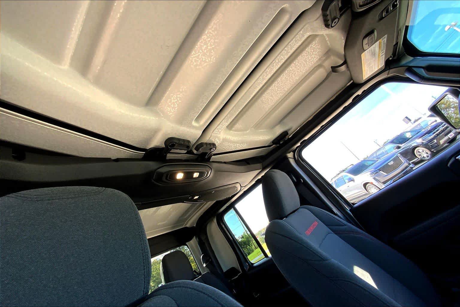 Used 2025 Jeep Gladiator Rubicon w/ Convenience Group AWD/4WD image 14
