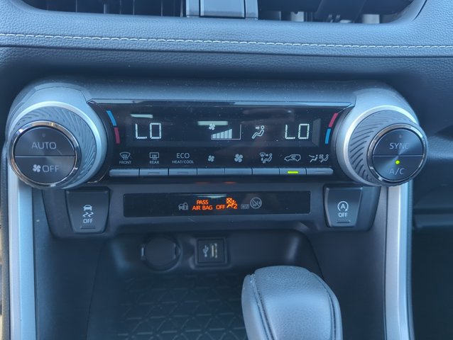 Used 2025 Toyota RAV4 XLE FWD image 21