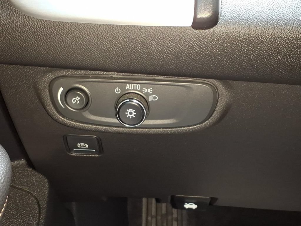 Used 2021 GMC Terrain SLE w/ Driver Convenience Package AWD/4WD image 18