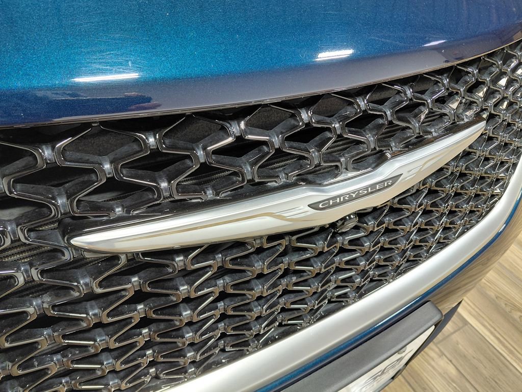 Used 2024 Chrysler Pacifica Pinnacle w/ Trailer Tow Group FWD image 36