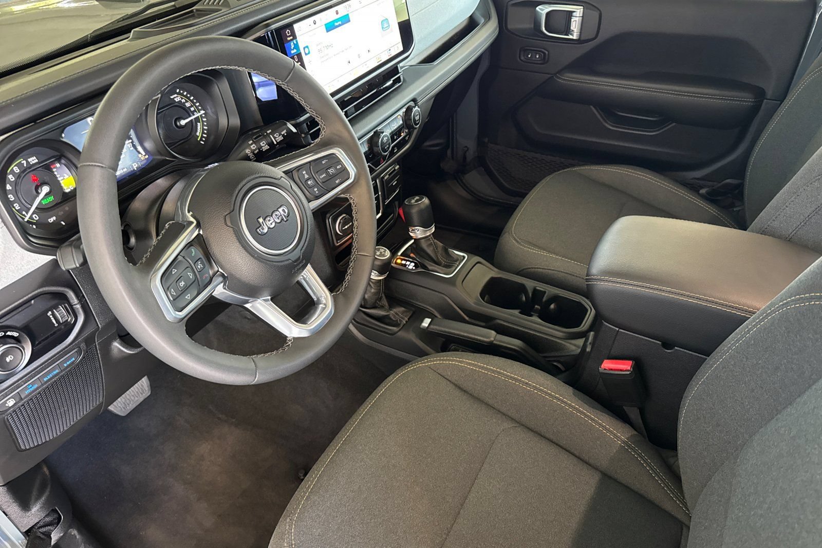 Used 2025 Jeep Wrangler Unlimited Sahara AWD/4WD image 10