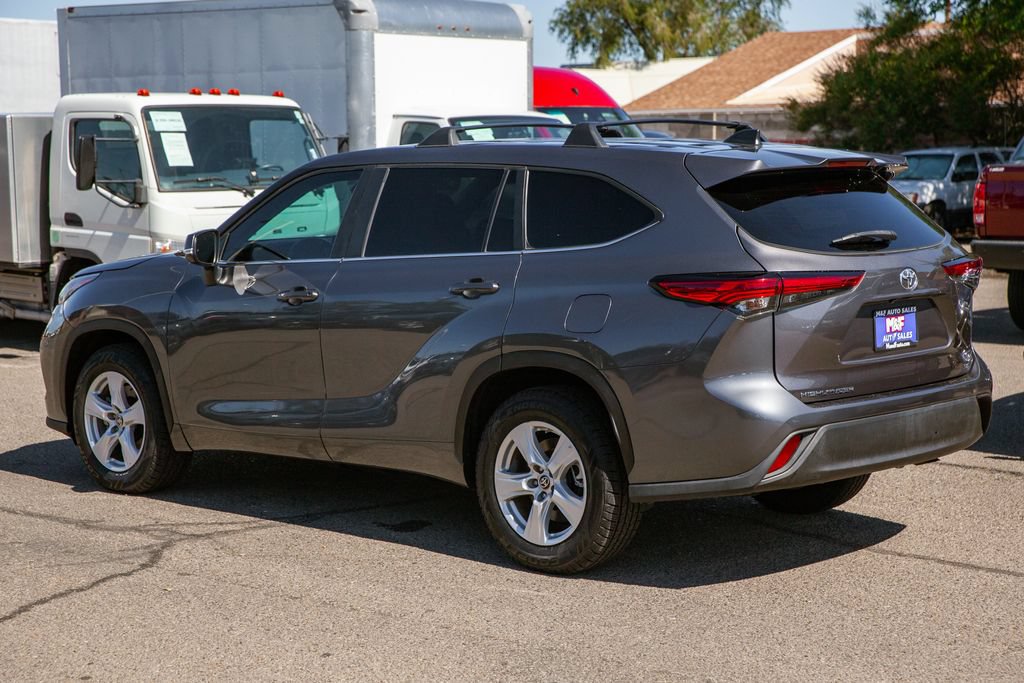 Used 2023 Toyota Highlander LE FWD image 7