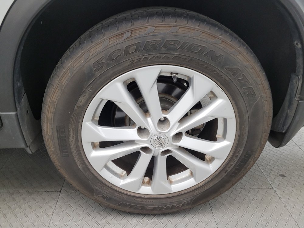 Used 2016 Nissan Rogue SV FWD image 31