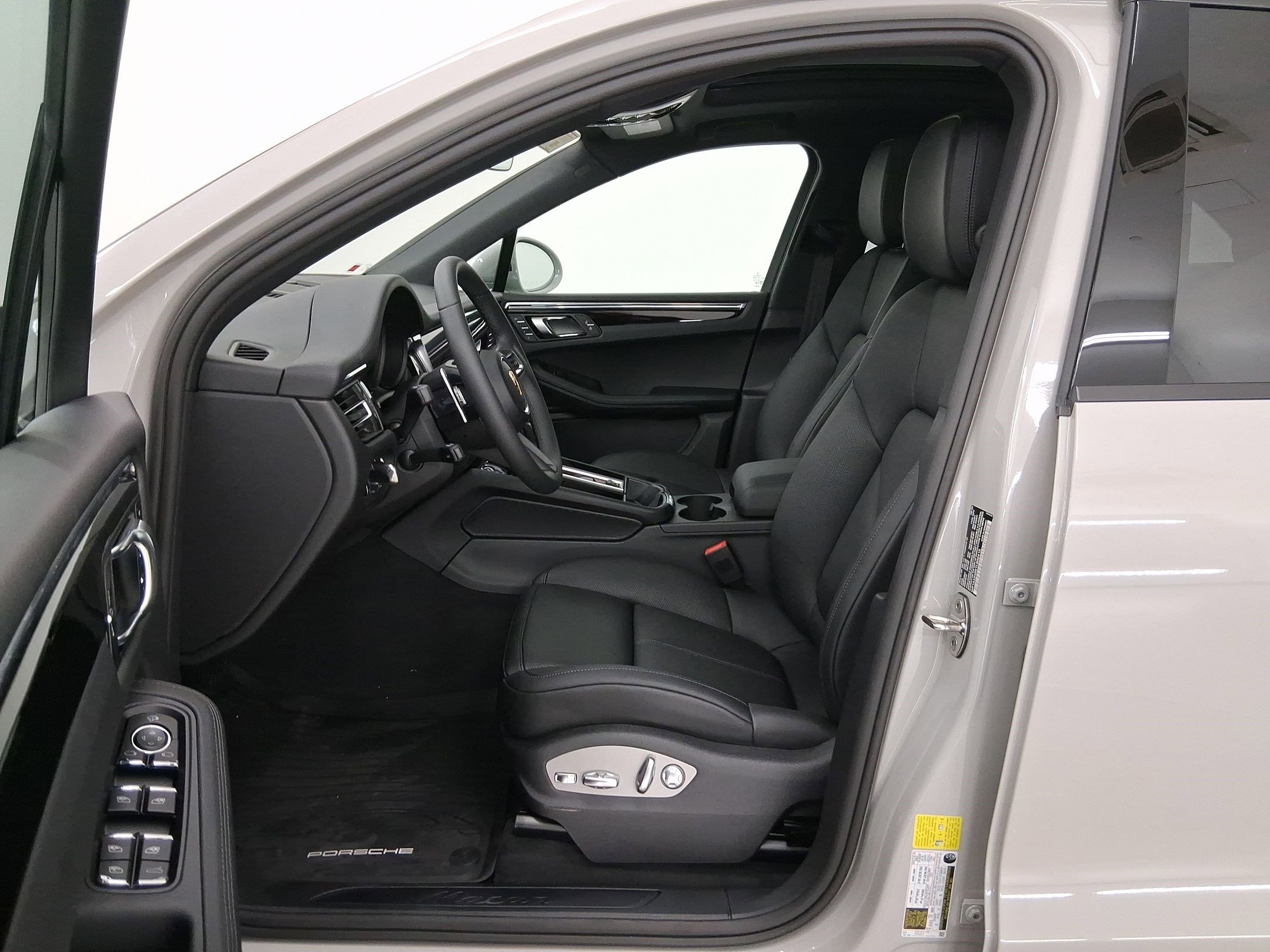 New 2026 Porsche Macan image 5