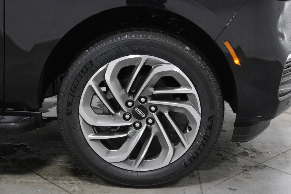 New 2026 Lincoln Navigator L Premier AWD/4WD image 13