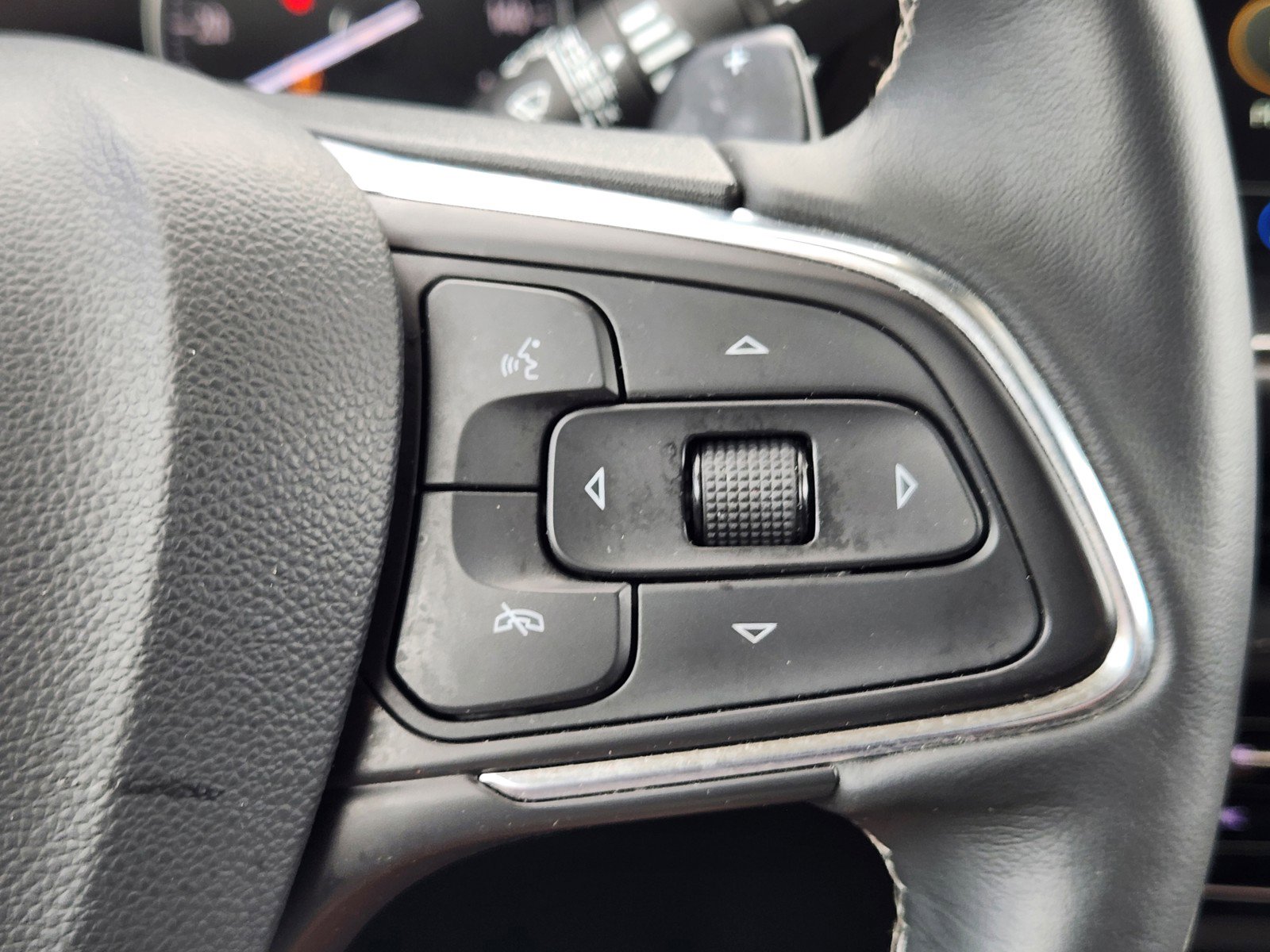 Used 2023 Buick Envision Essence w/ Sport Touring Package image 23