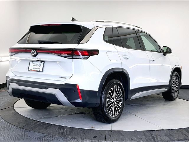 Certified 2025 Volkswagen Tiguan S w/ 18" Wheel Package image 13