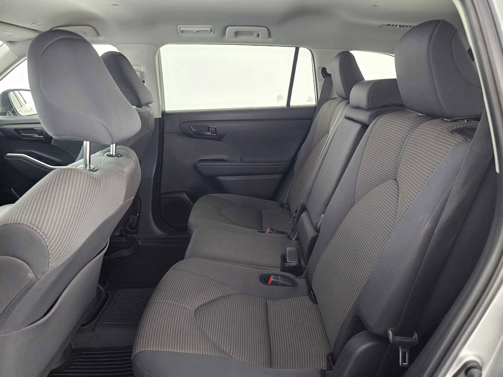 Used 2024 Toyota Highlander LE image 18