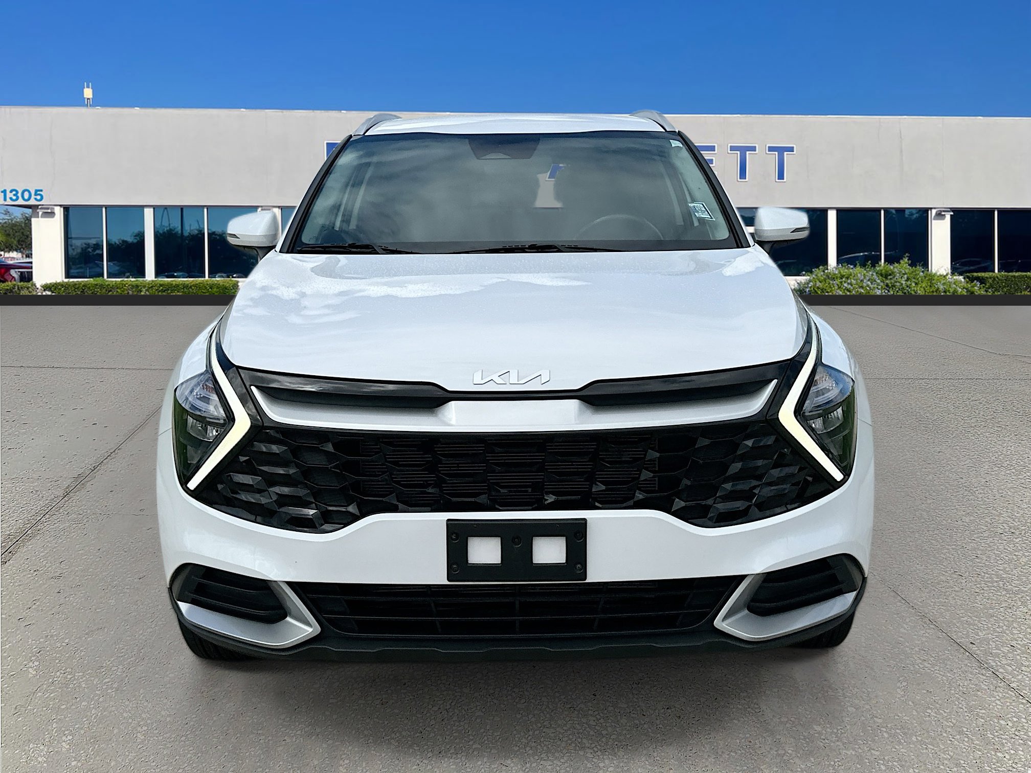 Used 2023 Kia Sportage EX image 2