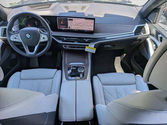 Used 2025 BMW X7 xDrive40i AWD/4WD image 19
