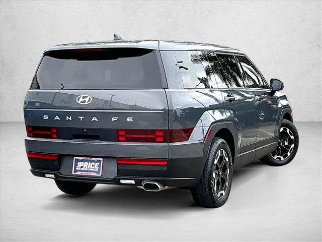 Used 2025 Hyundai Santa Fe SE FWD image 2