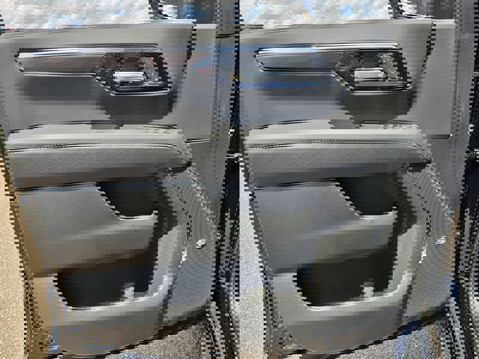 New 2025 Chevrolet Suburban Premier w/ Sun And Tow Package image 17