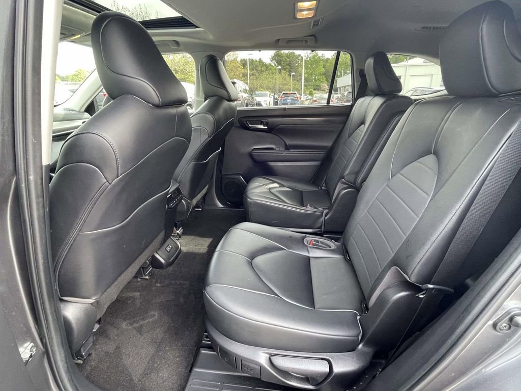 Used 2023 Toyota Highlander XLE image 16