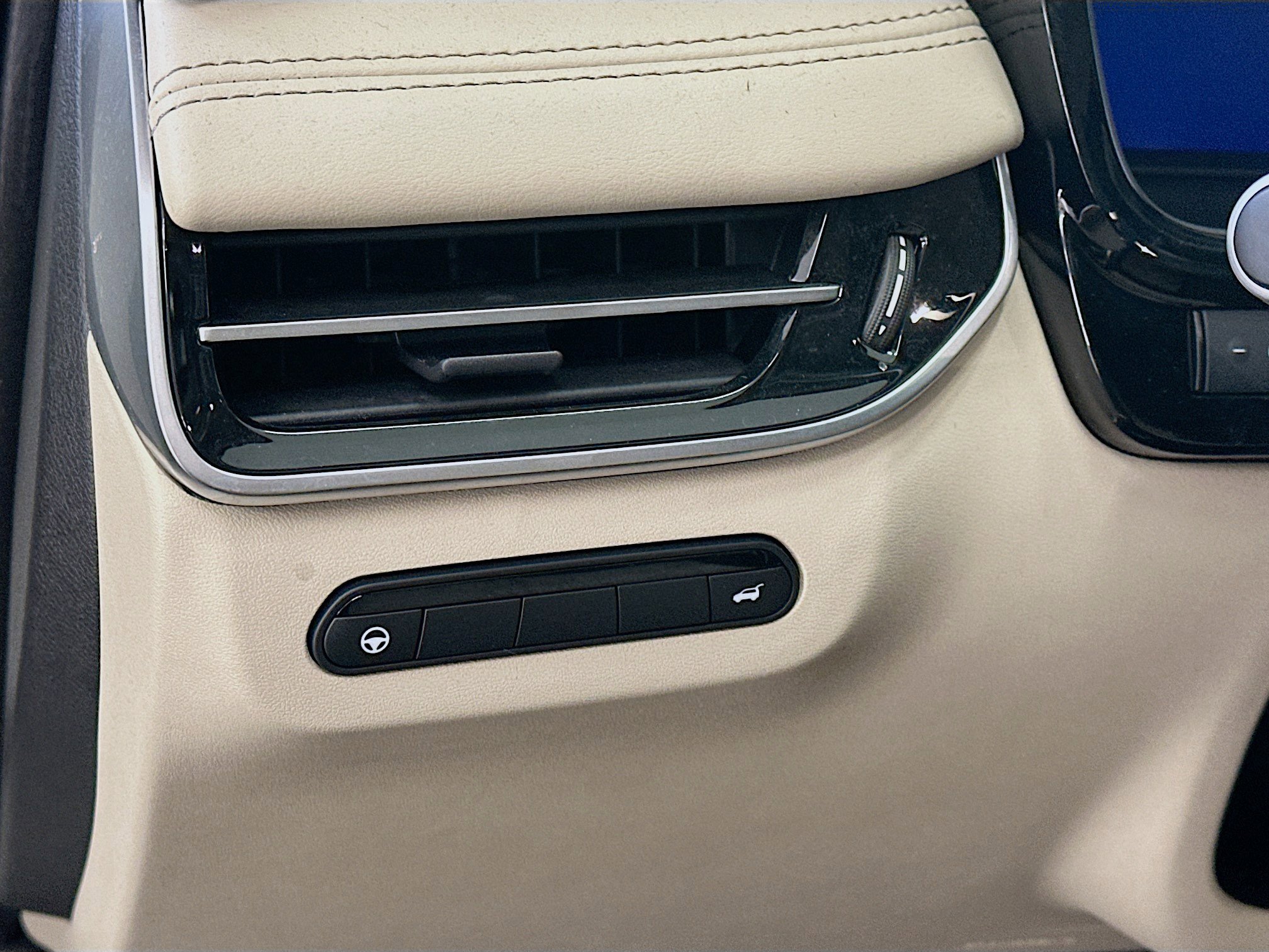 Used 2023 INFINITI QX60 Luxe w/ Performance Audio Package AWD/4WD image 17