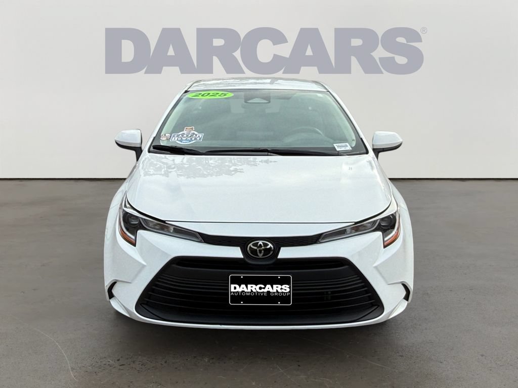 Used 2025 Toyota Corolla LE FWD image 2
