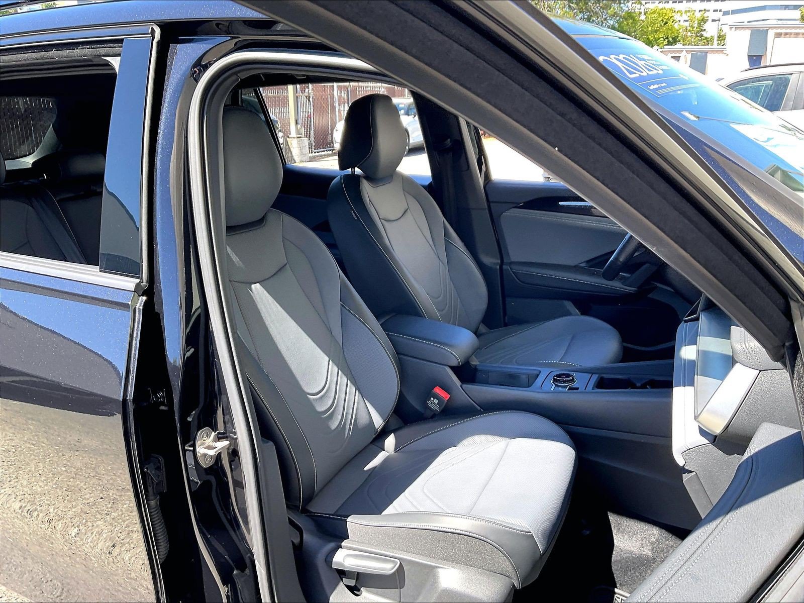 Certified 2026 Volkswagen Tiguan SE R-Line AWD/4WD image 6