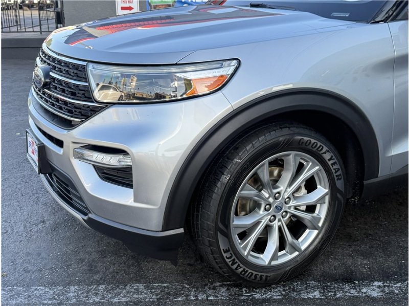 Used 2020 Ford Explorer XLT w/ Equipment Group 202A image 12