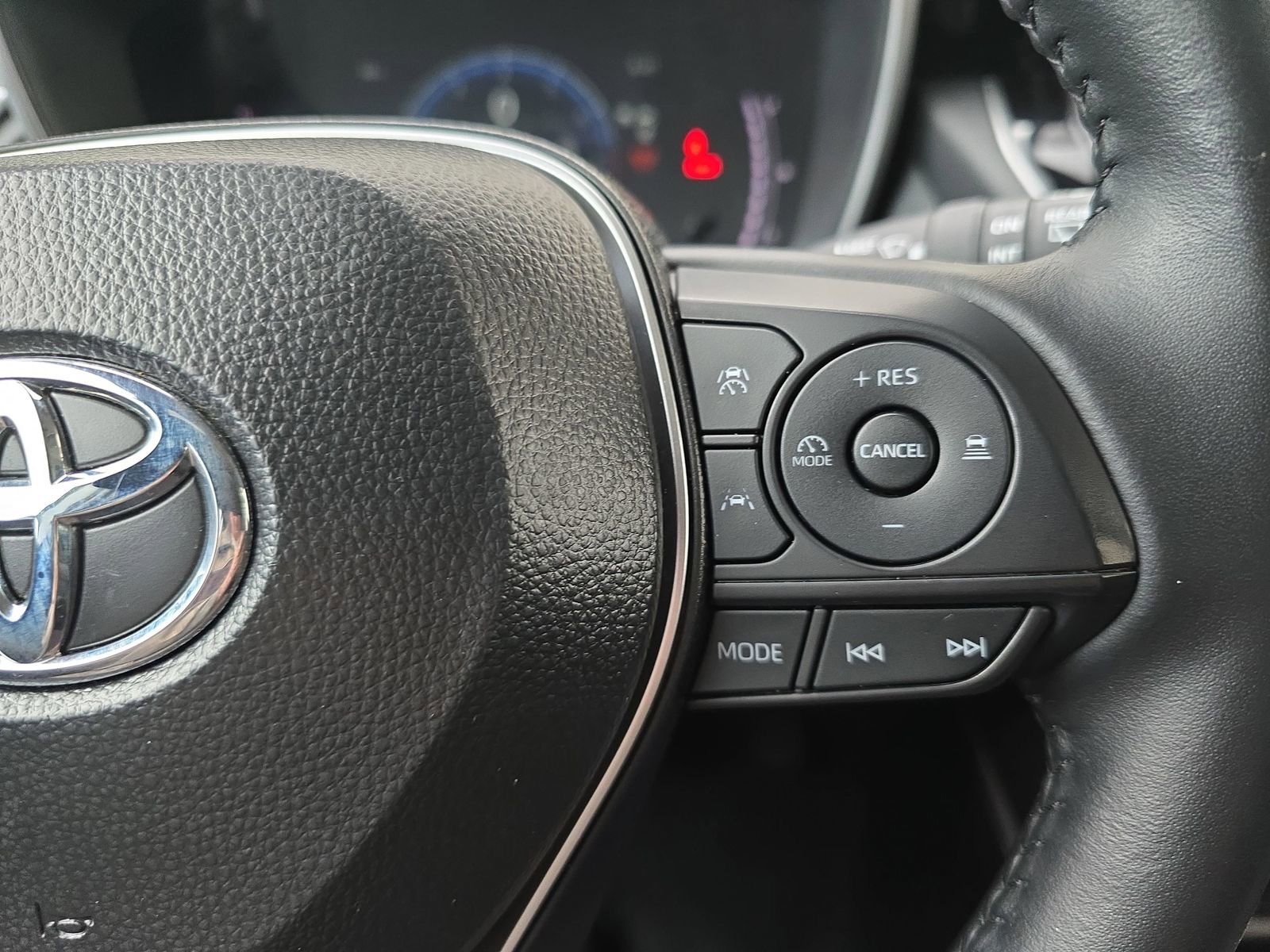 Used 2025 Toyota Corolla Cross XLE image 20