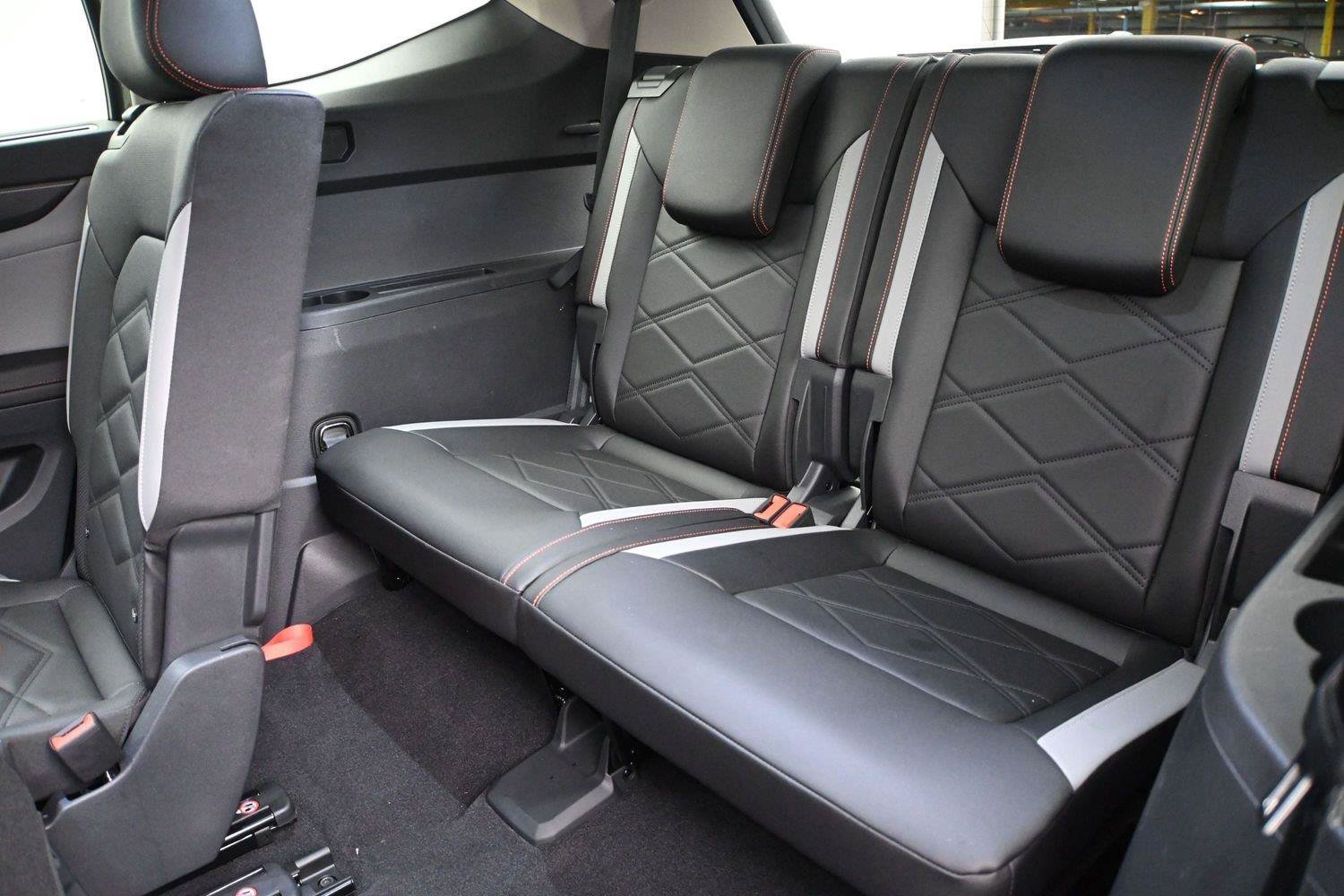 Used 2025 Volkswagen Atlas Peak Edition SE AWD/4WD image 13