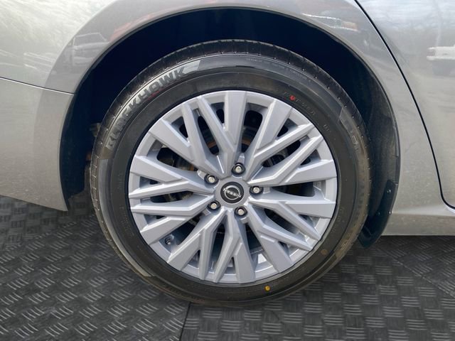 Used 2024 Nissan Altima 2.5 SV image 32