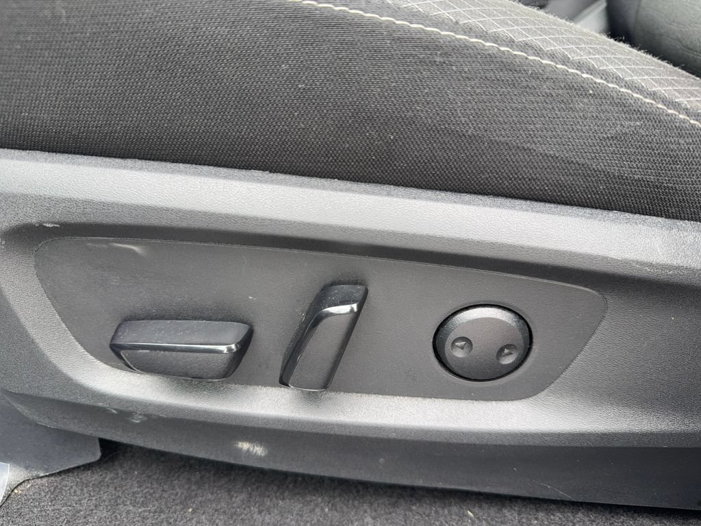 Used 2025 Nissan Pathfinder SV FWD image 10