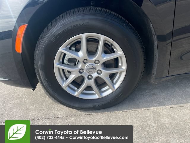 Used 2024 Chrysler Pacifica Touring-L FWD image 26
