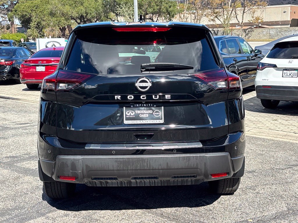 Certified 2026 Nissan Rogue SV FWD image 4
