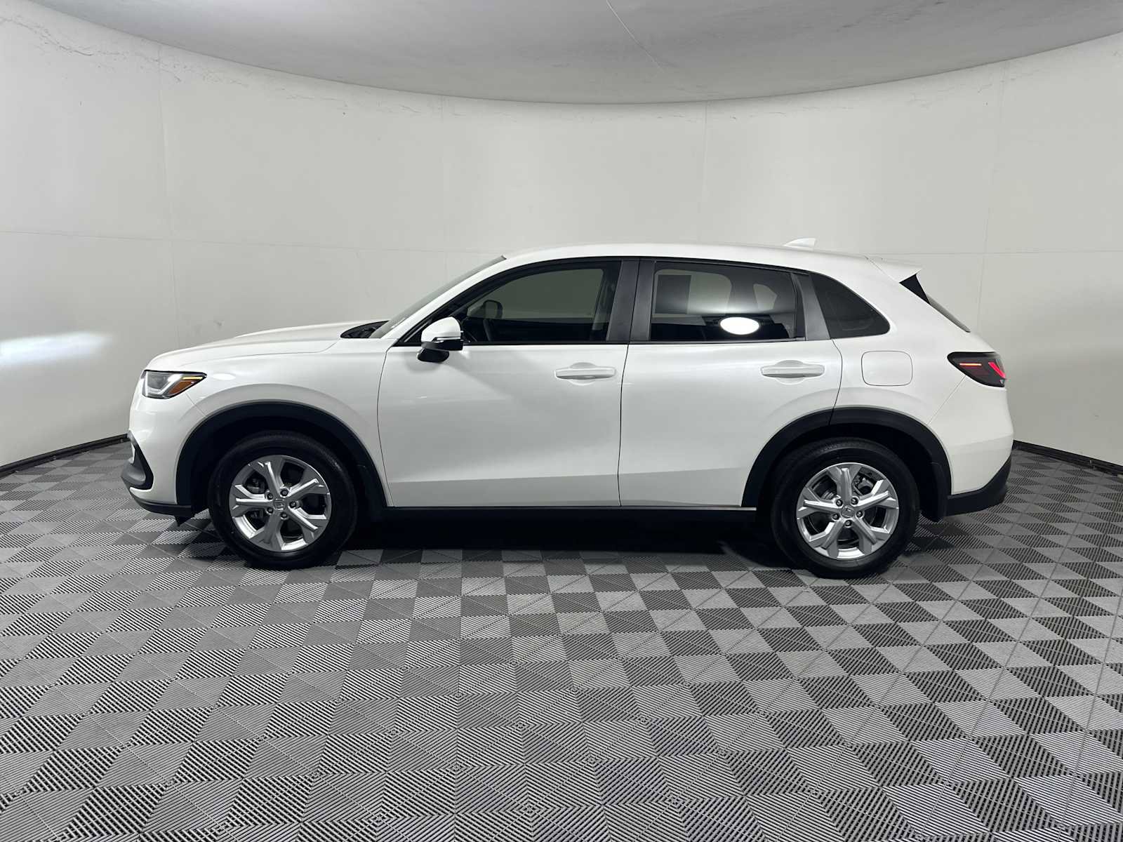 Used 2024 Honda HR-V LX image 4