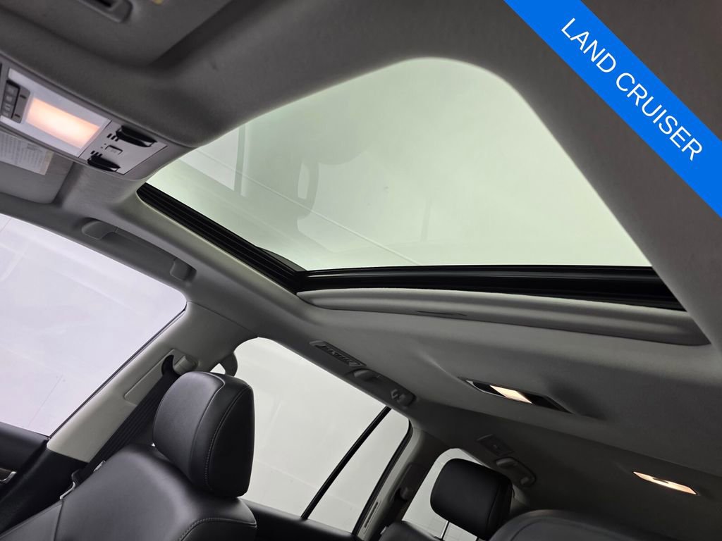 Used 2018 Toyota Land Cruiser image 12