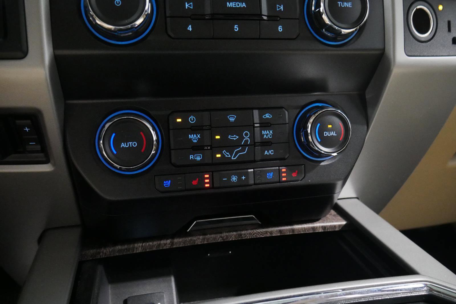 Used 2019 Ford F450 Lariat w/ Lariat Ultimate Package image 23