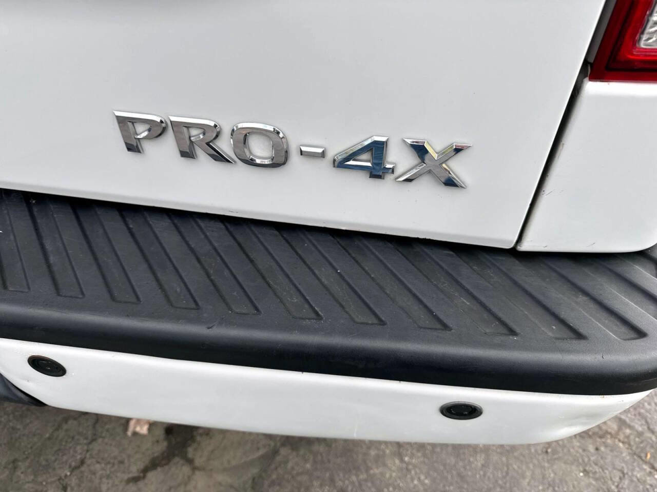 Used 2015 Nissan Titan PRO-4X image 10