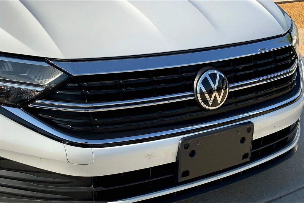 Used 2022 Volkswagen Jetta SE image 28