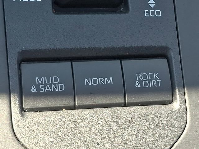 Used 2024 Toyota Highlander LE image 24