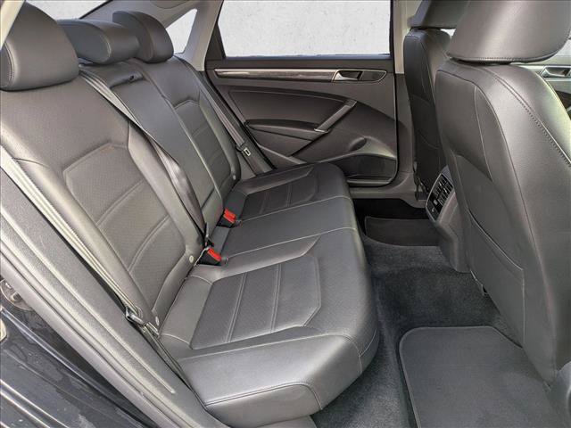 Used 2018 Volkswagen Passat 2.0T SE FWD image 19