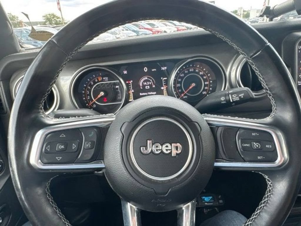 Used 2022 Jeep Gladiator Overland w/ Cold Weather Group AWD/4WD image 28