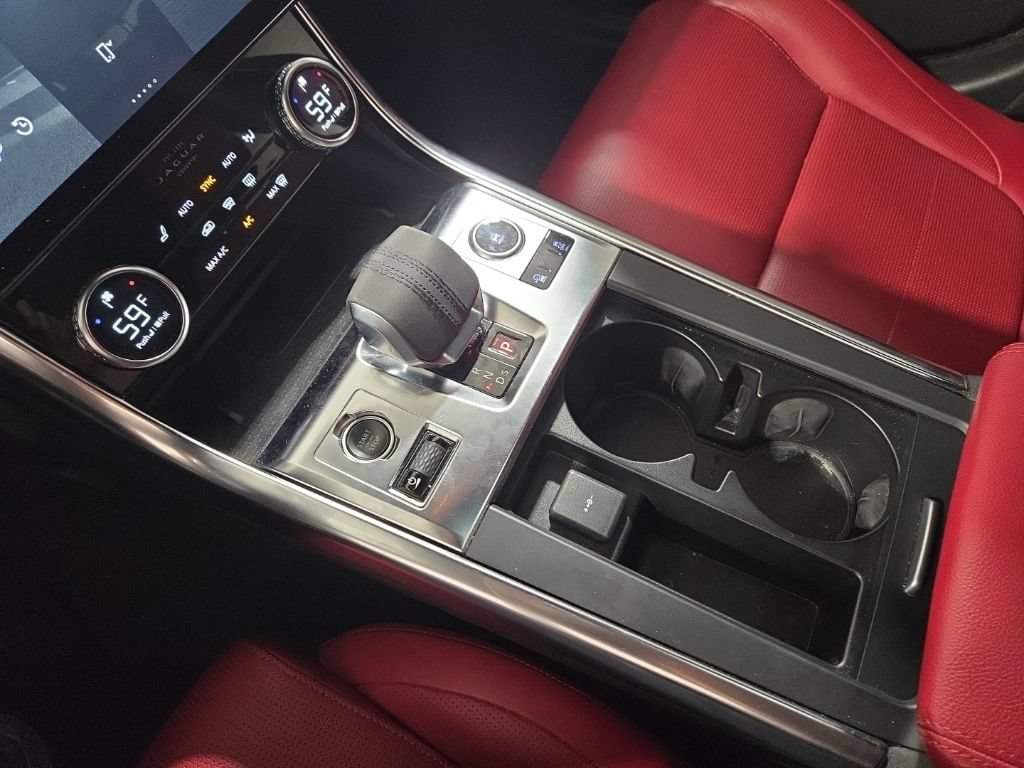 Certified 2022 Jaguar XF R-Dynamic SE AWD/4WD image 13
