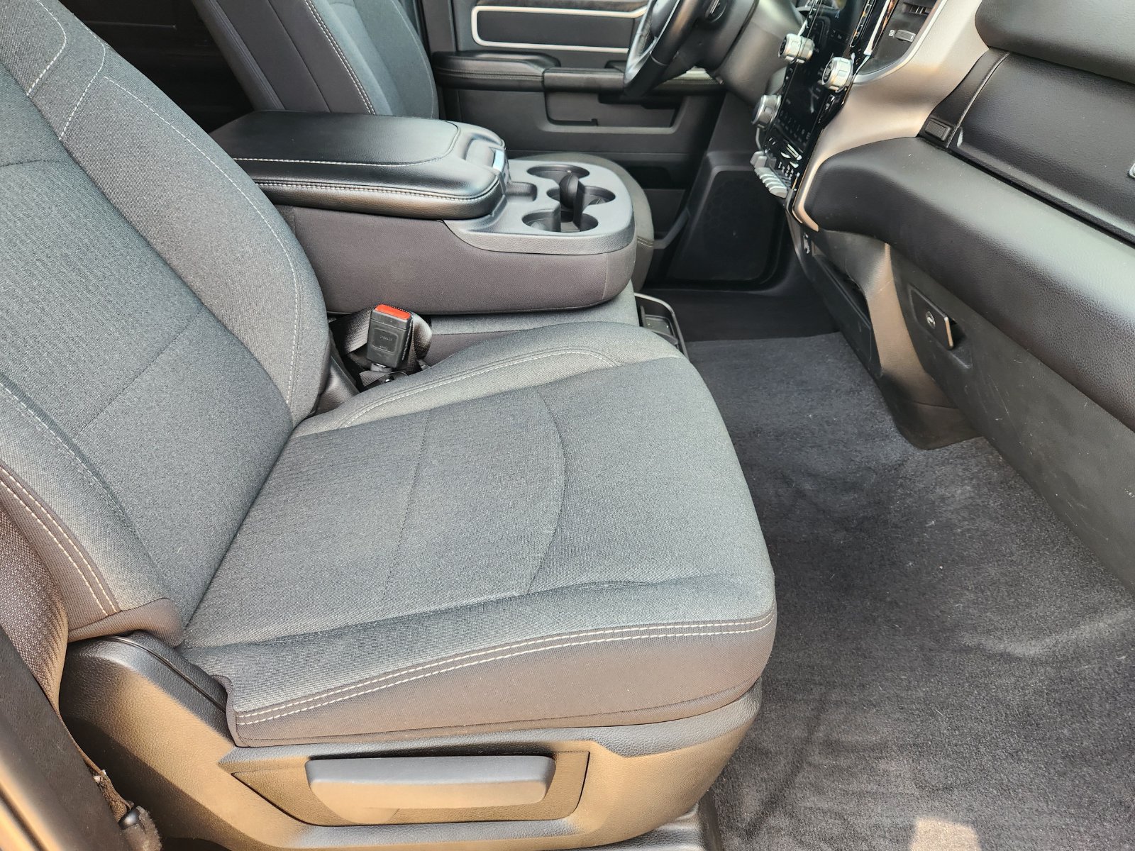 Used 2024 RAM 2500 Big Horn w/ Sport Appearance Package AWD/4WD image 20