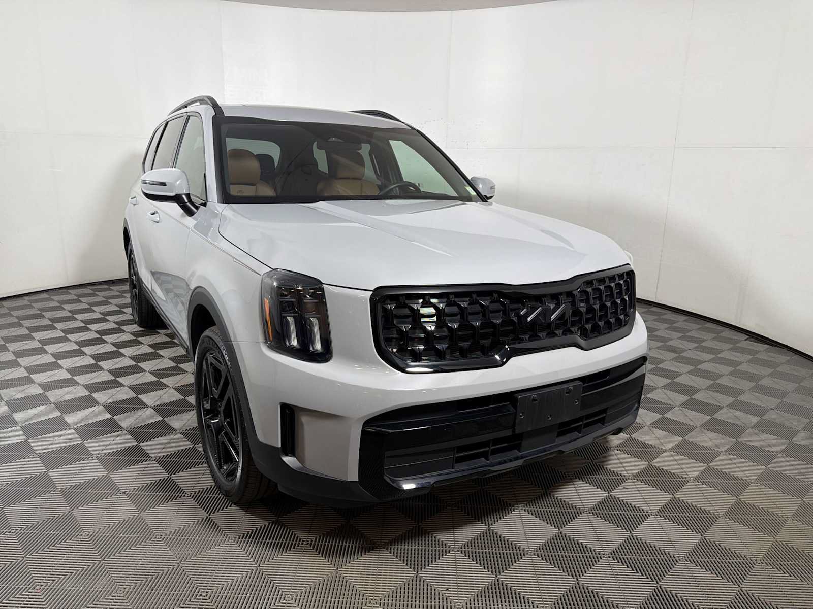 Used 2025 Kia Telluride EX X-Line AWD/4WD image 2
