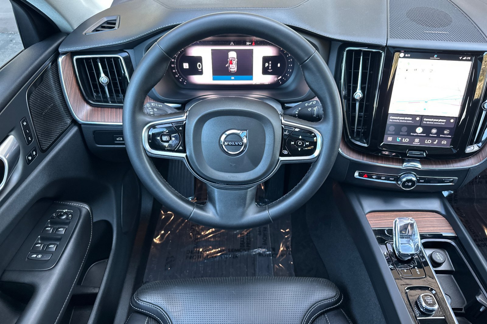 Certified 2023 Volvo XC60 B5 Ultimate w/ Climate Package FWD image 16