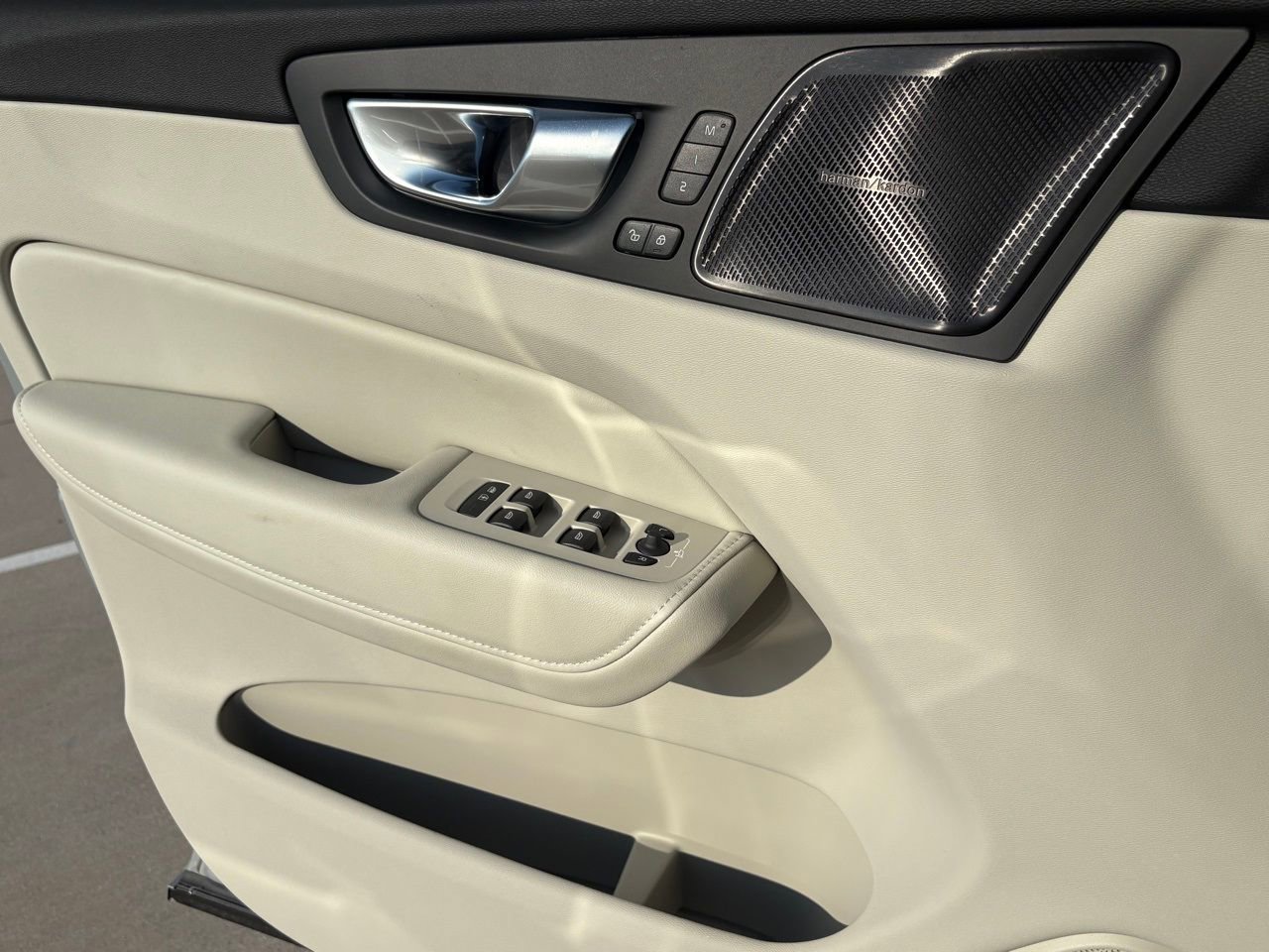 New 2026 Volvo XC60 T8 Ultra w/ Protection Package Premier image 16