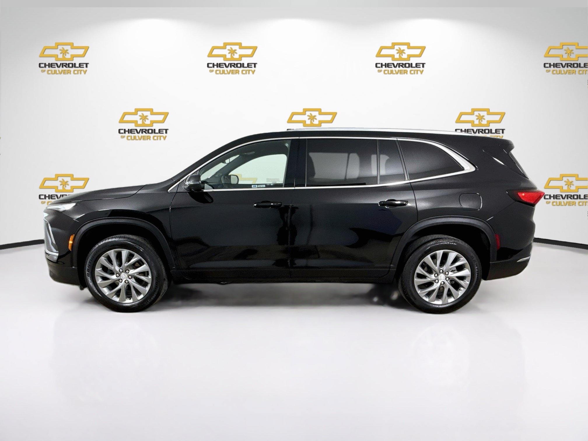 Used 2025 Buick Enclave Preferred FWD image 5