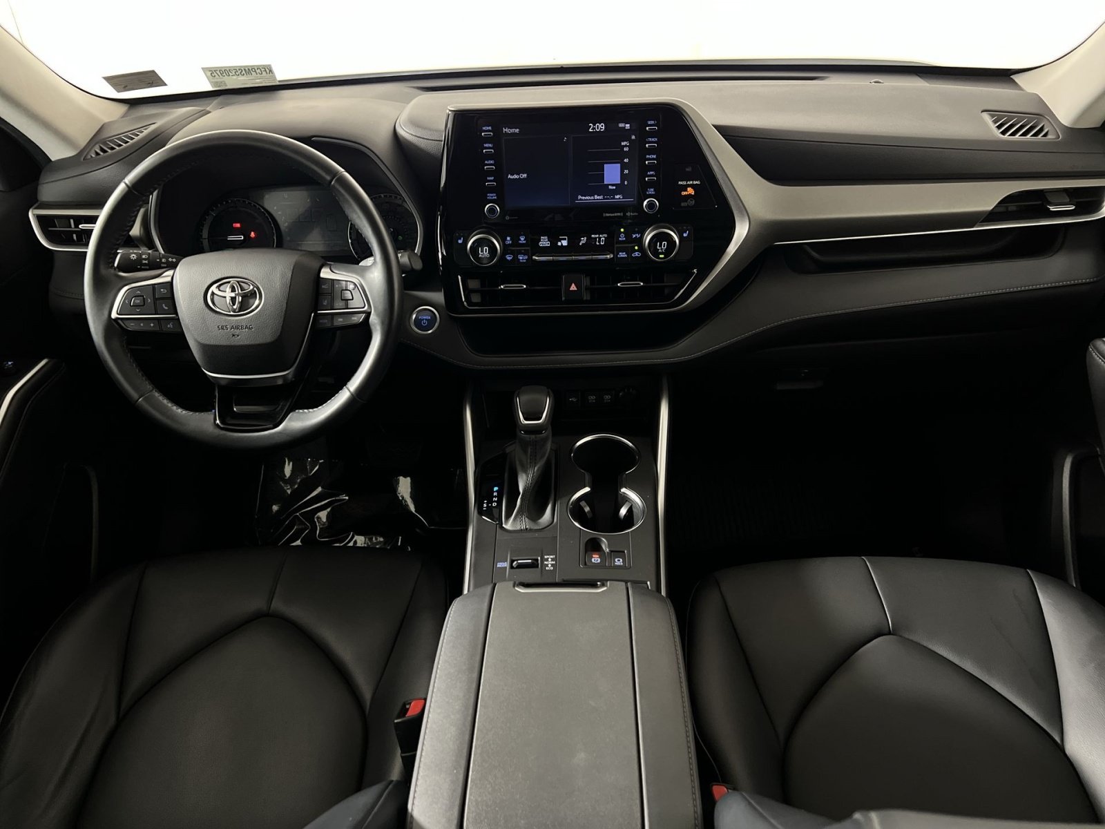 Used 2021 Toyota Highlander XLE AWD/4WD image 22