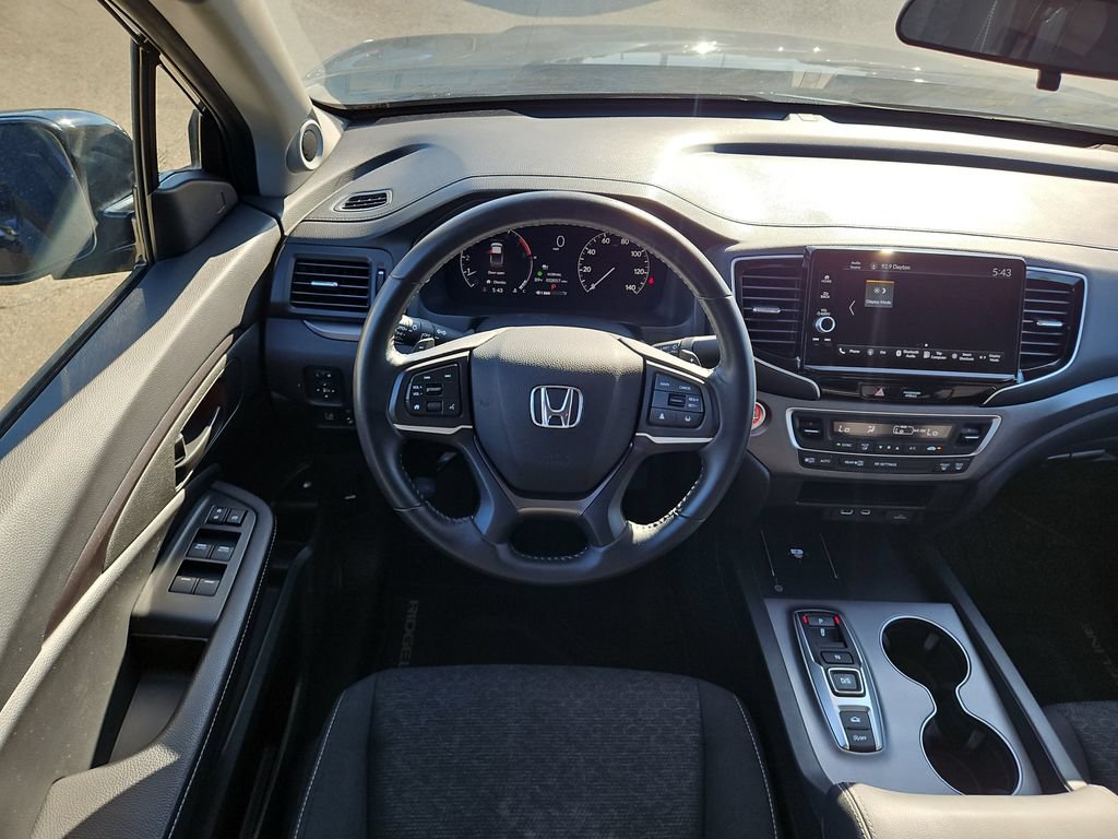 Used 2025 Honda Ridgeline Sport image 10
