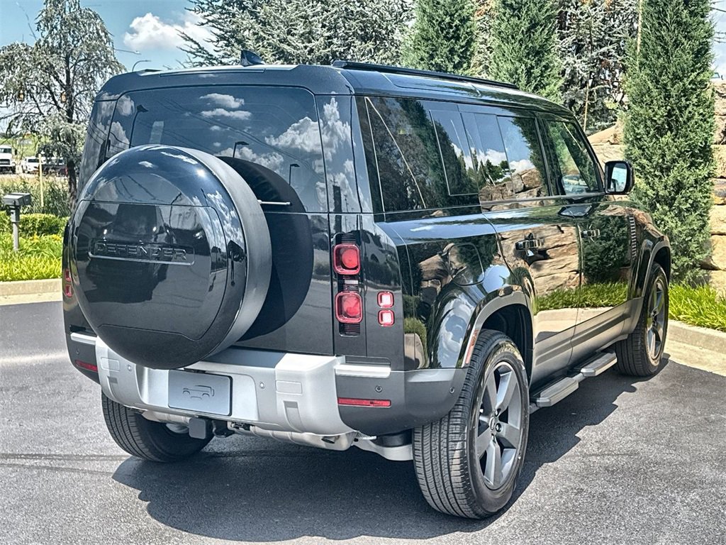 Used 2025 Land Rover Defender 110 S image 4