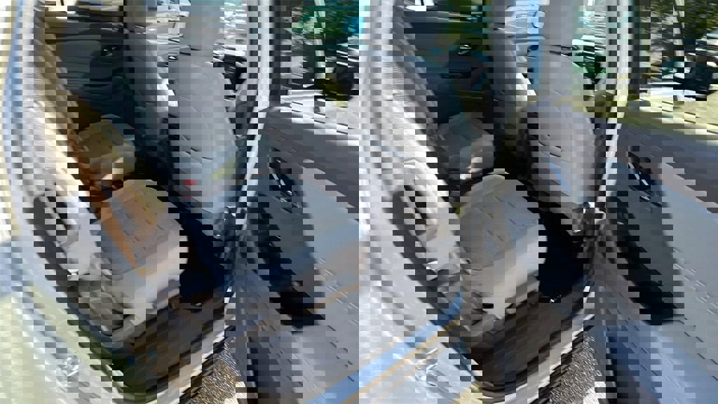 Used 2021 Chevrolet Traverse LT image 19