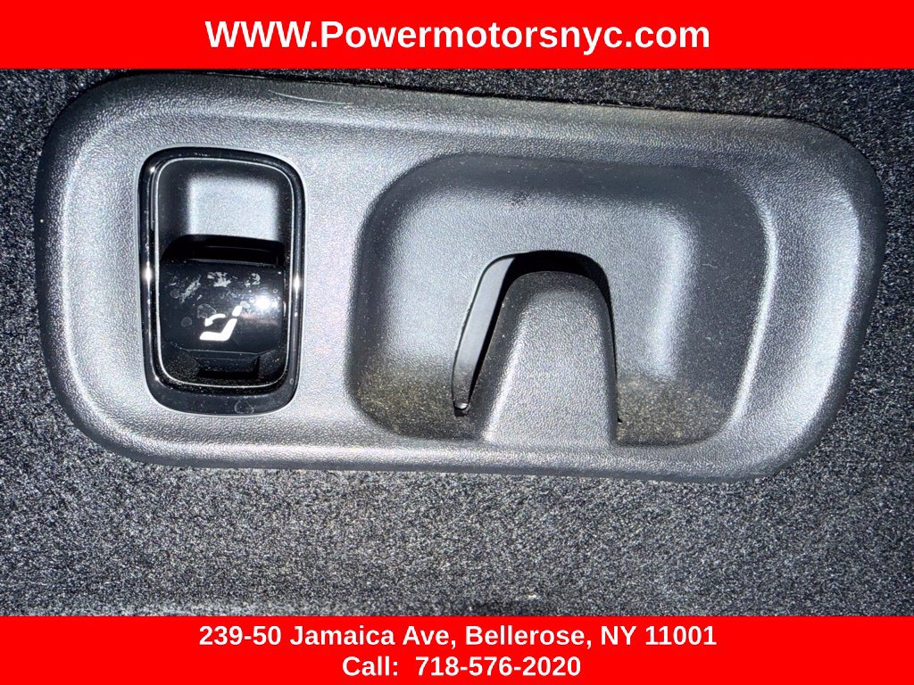 Used 2022 Mercedes-Benz C 300 4MATIC Sedan w/ Pinnacle Trim Package image 16