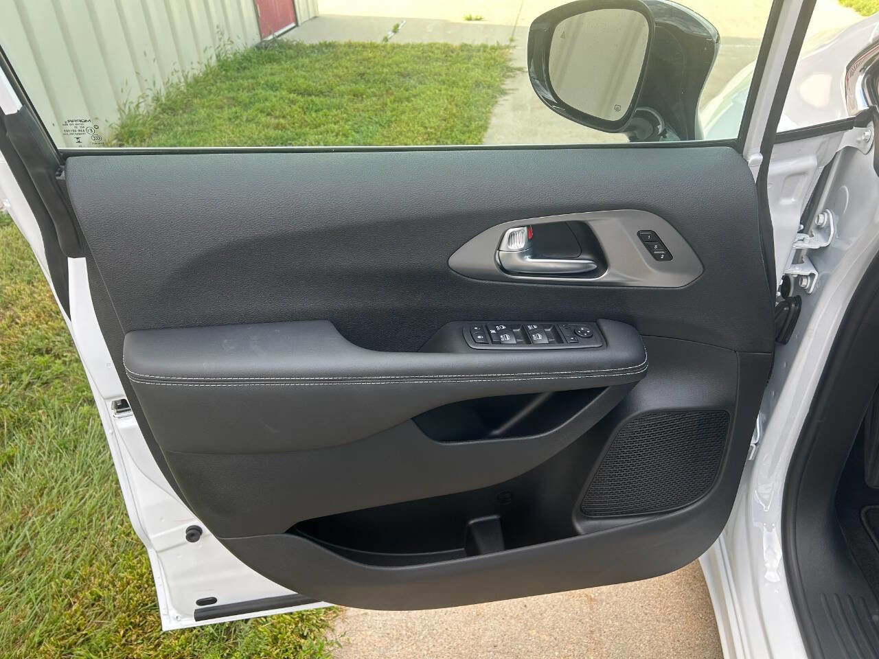 New 2026 Chrysler Pacifica Select image 6